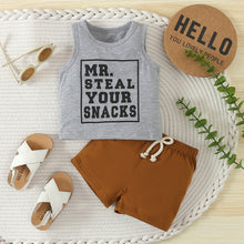 Carregar imagem no visualizador da galeria, Camisilla gris con letras y short marrón
