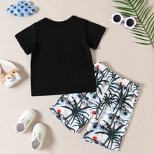 Carregar imagem no visualizador da galeria, Remera negra y short blanco con estampas de palmeras
