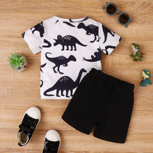 Carregar imagem no visualizador da galeria, Remera blanco con estampas de dino y short negro
