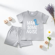 Carregar imagem no visualizador da galeria, Remera de dino y short liso
