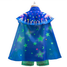 Cargar imagen en el visor de la galería, Remera verde, estampa de alienígena con short verde y capa azul estrellada estilo Elio
