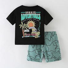 Cargar imagen en el visor de la galería, Remera negro con estampa grande atras y short verde con estrellas
