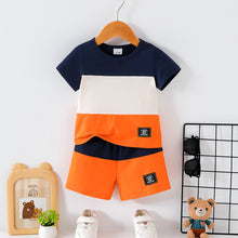 Carregar imagem no visualizador da galeria, Remera de tres colores y short
