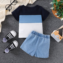 Cargar imagen en el visor de la galería, Remera de tres colores y short jeans rasgado
