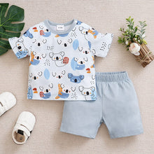 Cargar imagen en el visor de la galería, Remera celeste con estampas de koala y short gris
