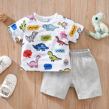 Carregar imagem no visualizador da galeria, Remera blanco con estampas de dino y short gris
