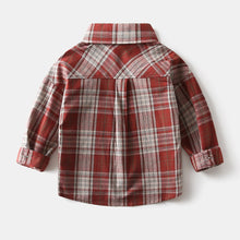 Cargar imagen en el visor de la galería, Camisa cuadrille con bolsillo y letras

