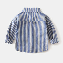 Cargar imagen en el visor de la galería, Camisa tipo jeans azul con rayas y bolsillos
