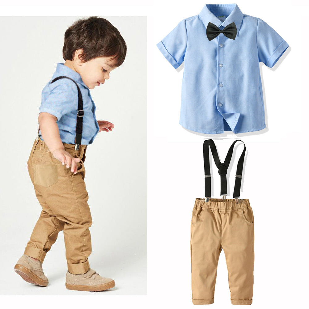 Camisa celeste con pantalón caqui, moño y tirantes negro