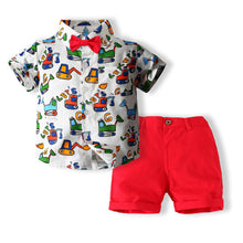 Carregar imagem no visualizador da galeria, Camisa blanca con estampas de tractor, moño y short
