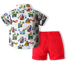 Carregar imagem no visualizador da galeria, Camisa blanca con estampas de tractor, moño y short
