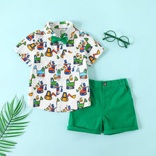 Carregar imagem no visualizador da galeria, Camisa blanca con estampas de tractor, moño y short
