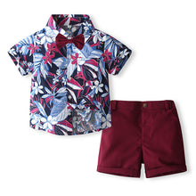 Cargar imagen en el visor de la galería, Camisa con estampas de hojas, moño y short bordo
