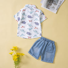 Cargar imagen en el visor de la galería, Camisa blanca con estampas de dino y short jeans
