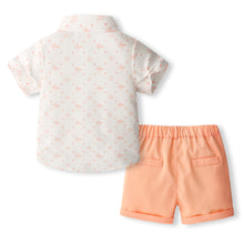Cargar imagen en el visor de la galería, Camisa blanca con estampas de avión con moño y short salmón
