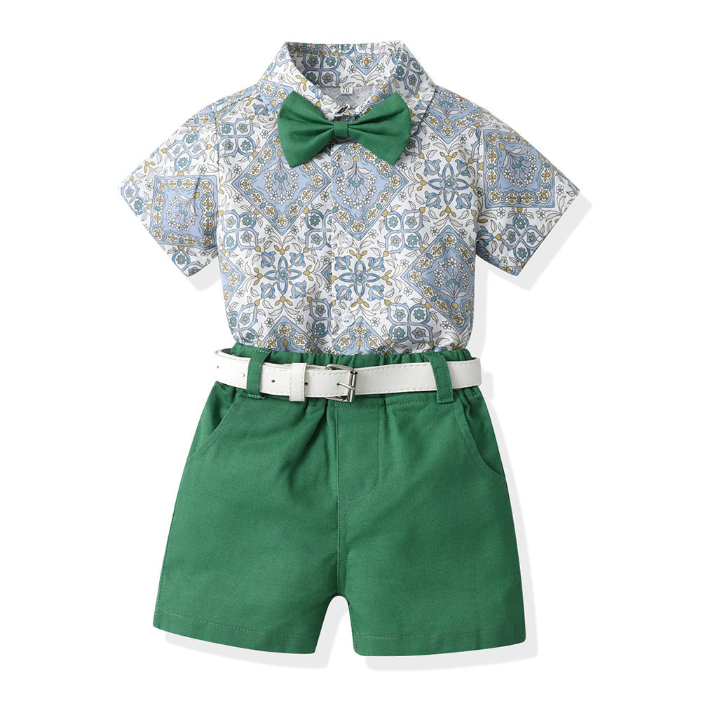 Camisa  estampas de flores celeste, moño y short verde con cinto