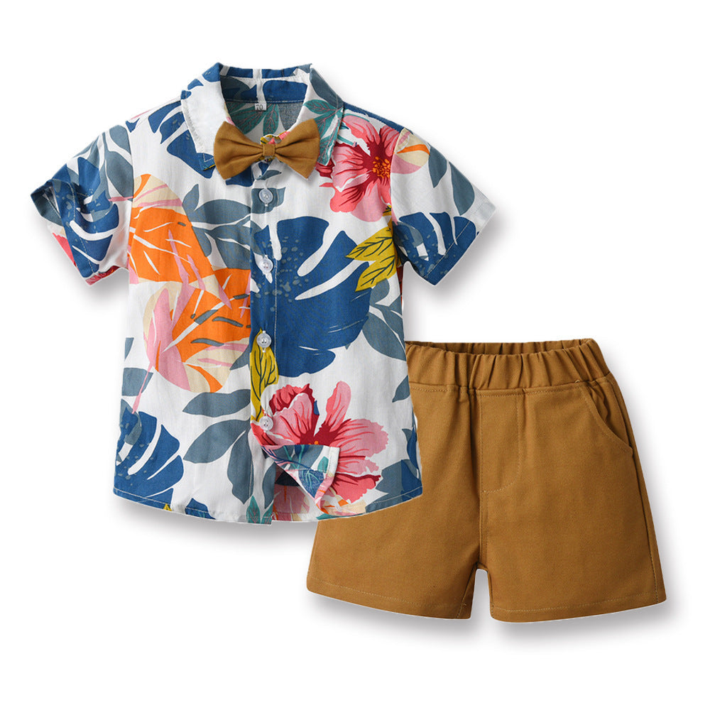 Camisa blanca con estampas de hojas, moño y short marrón