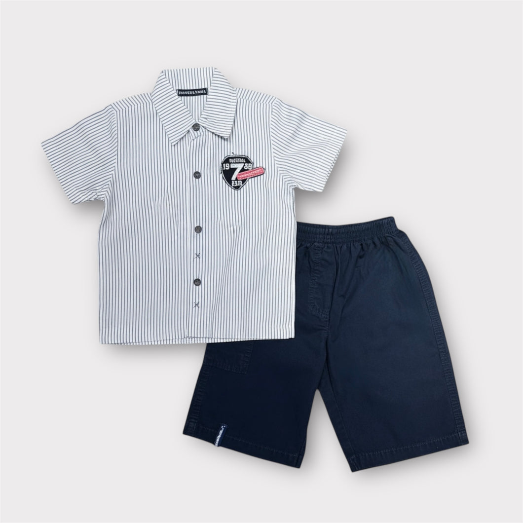 Camisa a rayas y short con bolsillo