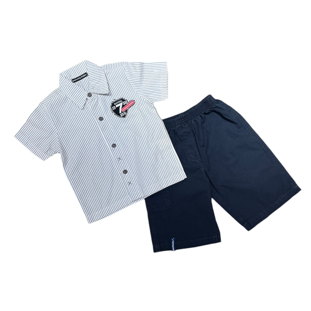 Camisa a rayas y short con bolsillo