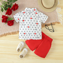 Cargar imagen en el visor de la galería, Camisa blanca con motas y estampas de corazones, short rojo con moño
