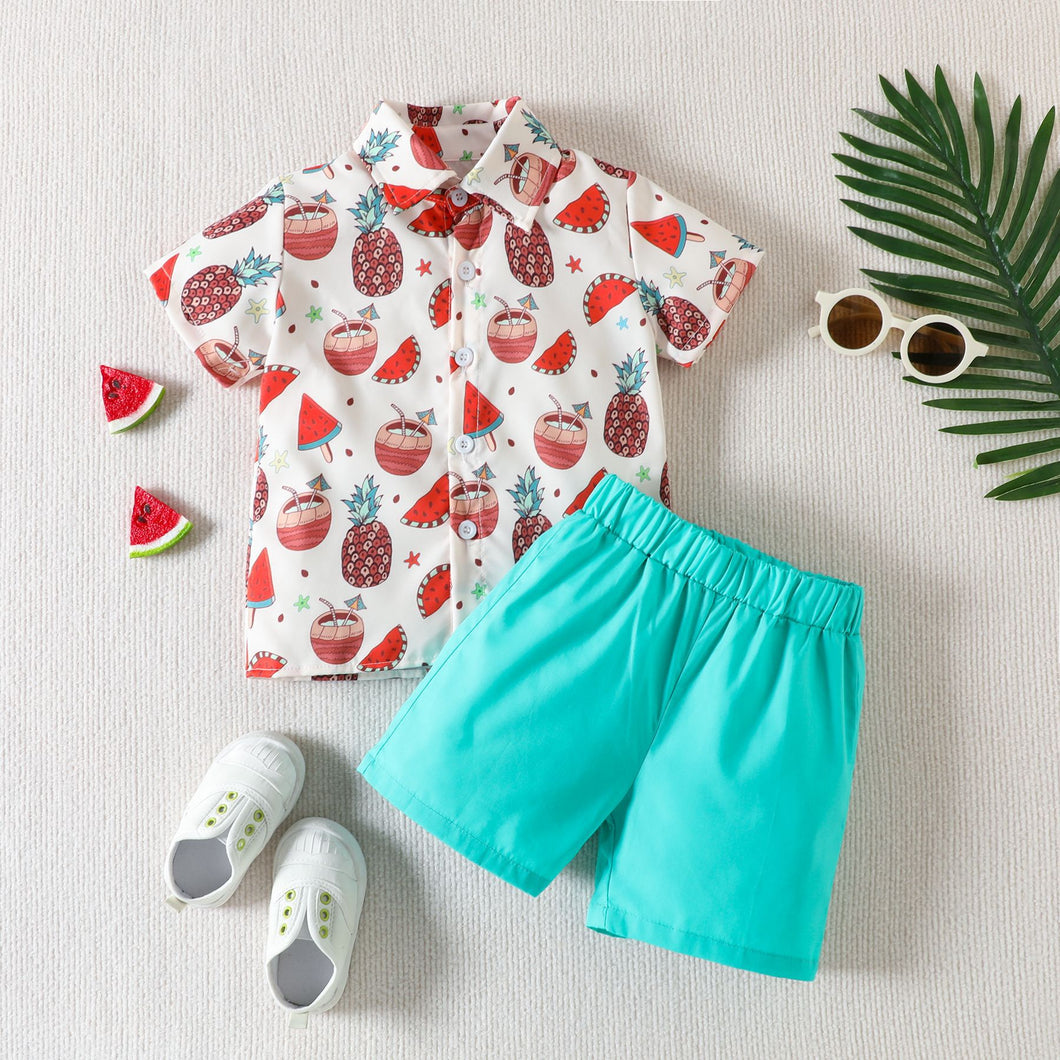 Camisa crema con estampas de frutas y short turquesa