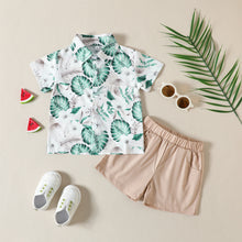 Carregar imagem no visualizador da galeria, Camisa blanca con estampas de hojas y short beige
