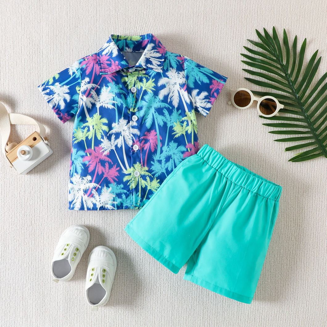 Camisa azul de palmeras coloridas y short verde agua