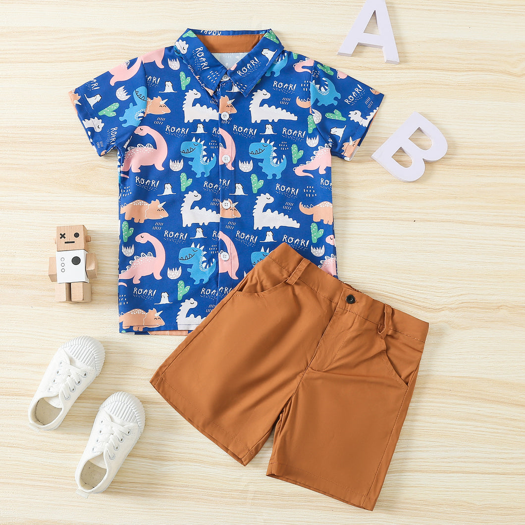 Camisa azul con estampas de dino y short marrón