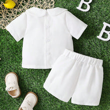Carregar imagem no visualizador da galeria, Camisa con botones atrás y short blanco
