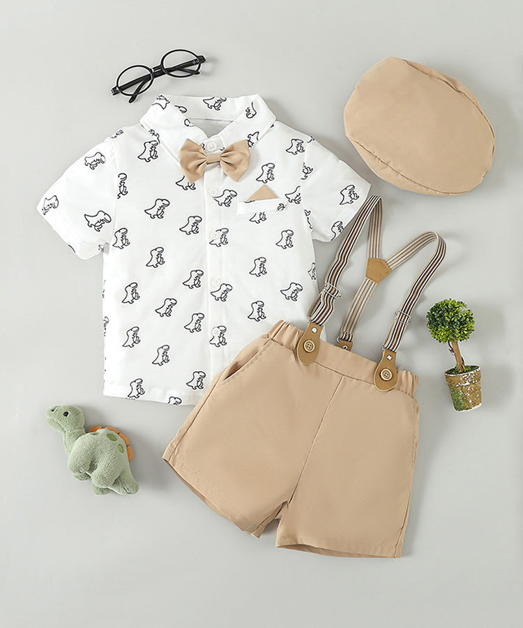 Camisa blanco estampado de dino con short beige, tirante, moño y boina