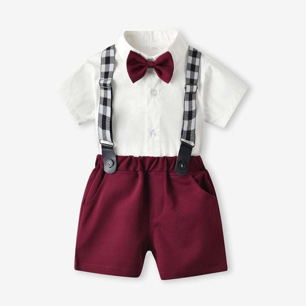 Camisa blanco con short y moño bordo, tirante cuadrille