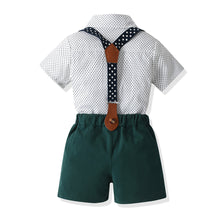 Carregar imagem no visualizador da galeria, Camisa blanco con motas negro, short y moño verde, tirante de estrellas
