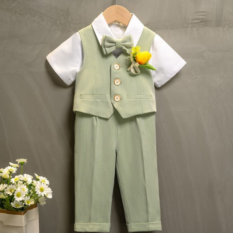 Camisa blanco, chaleco con flor , moño y pantalón