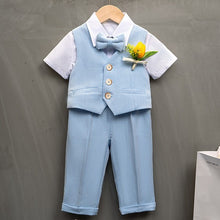 Carregar imagem no visualizador da galeria, Camisa blanco, chaleco con flor , moño y pantalón
