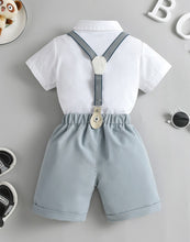 Cargar imagen en el visor de la galería, Camisa blanco con short, moño y tirante gris
