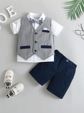 Carregar imagem no visualizador da galeria, Camisa blanco con chaleco gris, moño floreado y short azul marino
