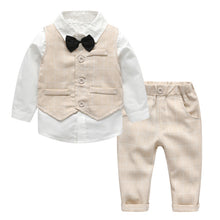 Carregar imagem no visualizador da galeria, Camisa blanca con moño y chaleco con pantalón crema a cuadros
