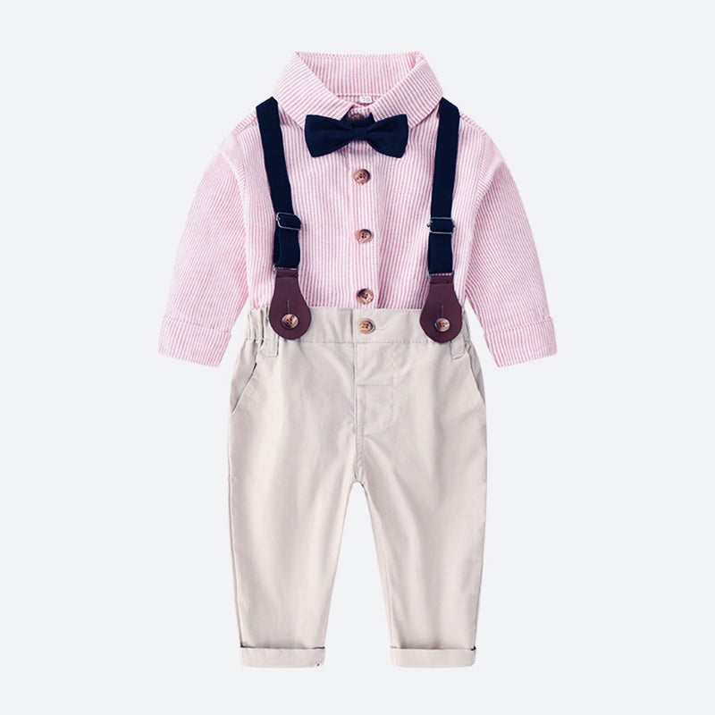 Camisa a rayas con pantalón gris y tirante con moño