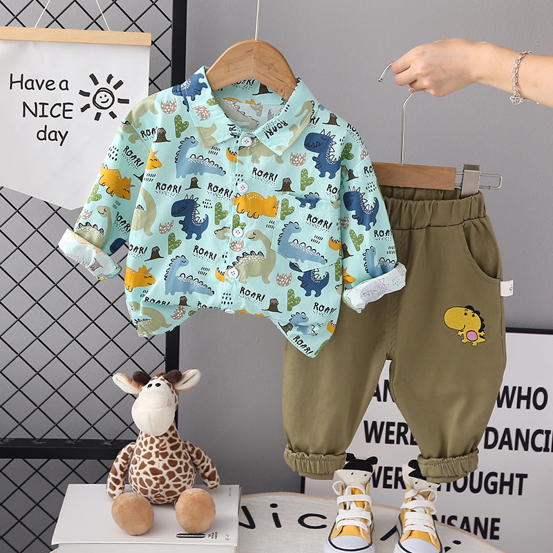 Camisa con estampas de dino y pantalón verde
