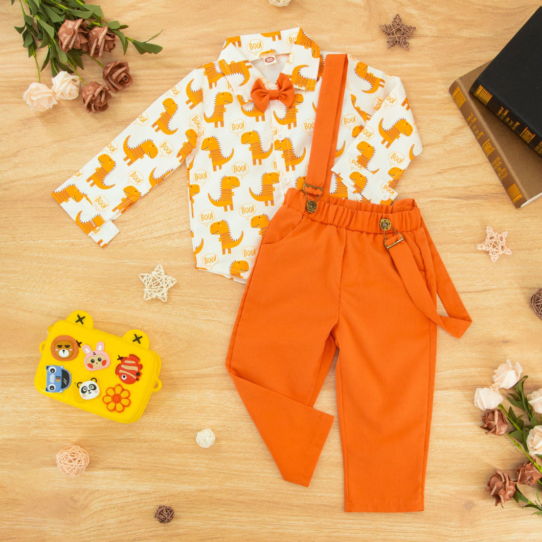Camisa blanca con estampas de dino, moño y pantalón con tirante naranja