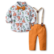 Carregar imagem no visualizador da galeria, Camisa con estampas de dino, moño y pantalón con tirante
