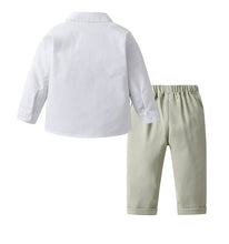 Carregar imagem no visualizador da galeria, Camisa blanca con moño marrón, chaleco falso y pantalón verde
