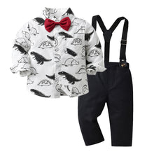 Carregar imagem no visualizador da galeria, Camisa blanca con estampas de dino, moño rojo y pantalón negro con tirante
