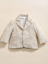 Carregar imagem no visualizador da galeria, Camisa blanca con tirantes, blazer y pantalón crema de tela tipo lino
