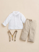 Carregar imagem no visualizador da galeria, Camisa blanca con tirantes, blazer y pantalón crema de tela tipo lino
