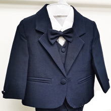 Carregar imagem no visualizador da galeria, Camisa blanca con moño, chaleco, blazer y pantalón
