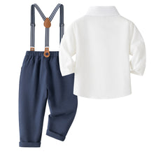 Carregar imagem no visualizador da galeria, Camisa blanca con moño y pantalón azul marino con tirante
