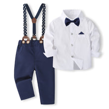 Carregar imagem no visualizador da galeria, Camisa blanca con moño y pantalón azul marino con tirante de estrellas
