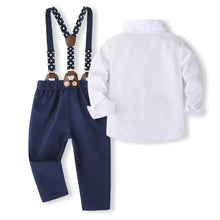 Carregar imagem no visualizador da galeria, Camisa blanca con moño y pantalón azul marino con tirante de estrellas
