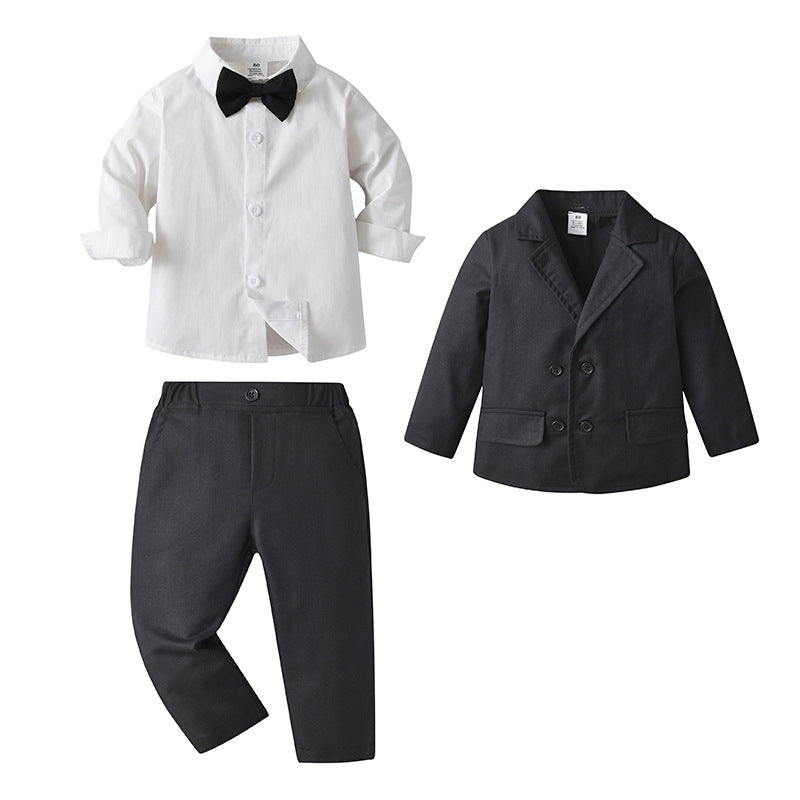 Camisa blanca con blazer, moño y pantalón negro